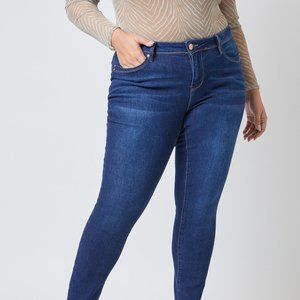 NWT Mid Rise Skinny Jeans